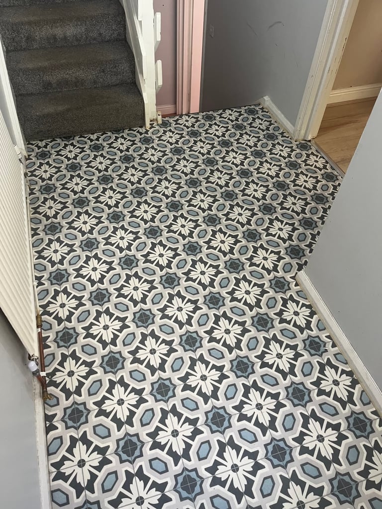 Patterned vinyl tiles fitted in a hallway